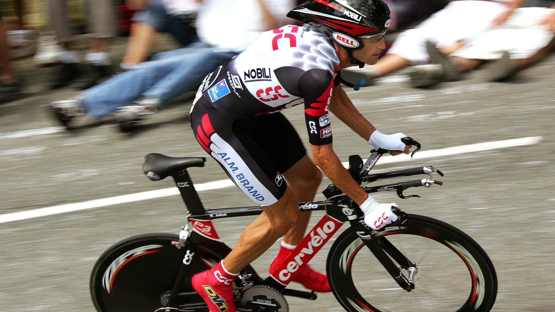 莱昂·马尔尚技术细腻统治200米混合泳赛场